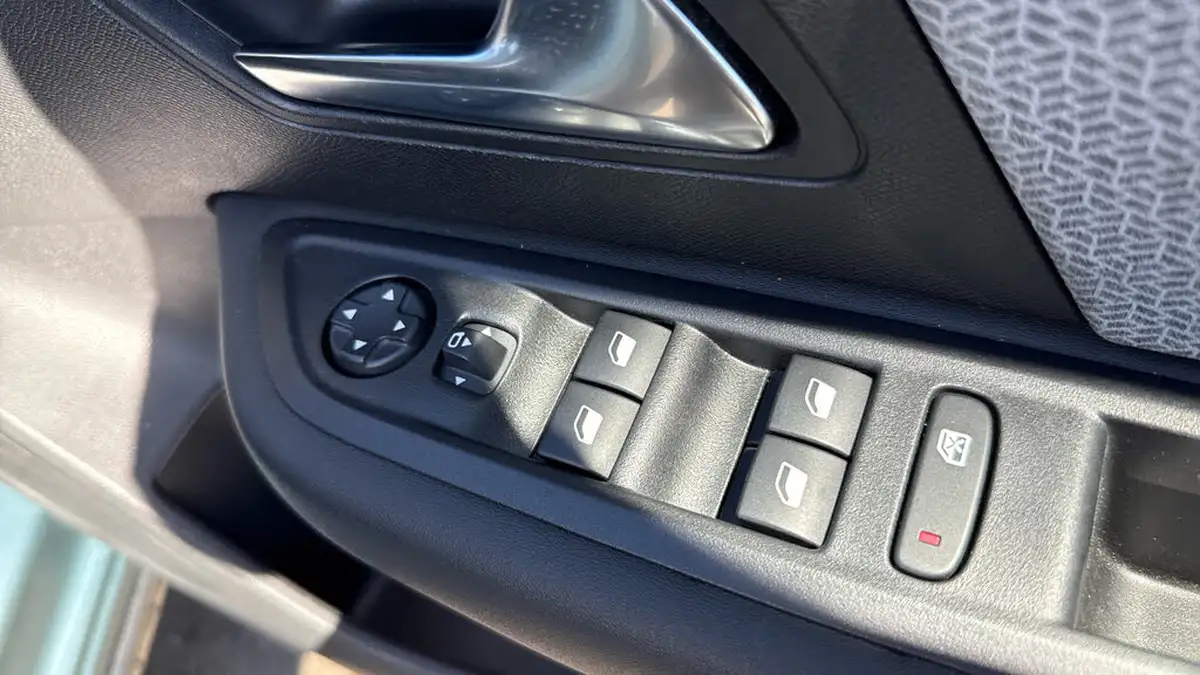 2022-citroen-c4-12-puretech-shine-plus-130ps-big-21