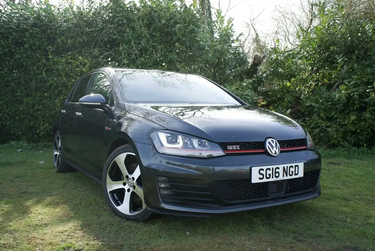 2016-volkswagen-golf-20-tsi-gti-220ps-hatchback-5d-big-24