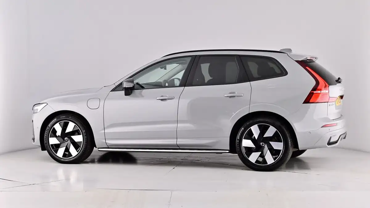 2024-volvo-xc60-20-t8-ultimate-dark-big-65