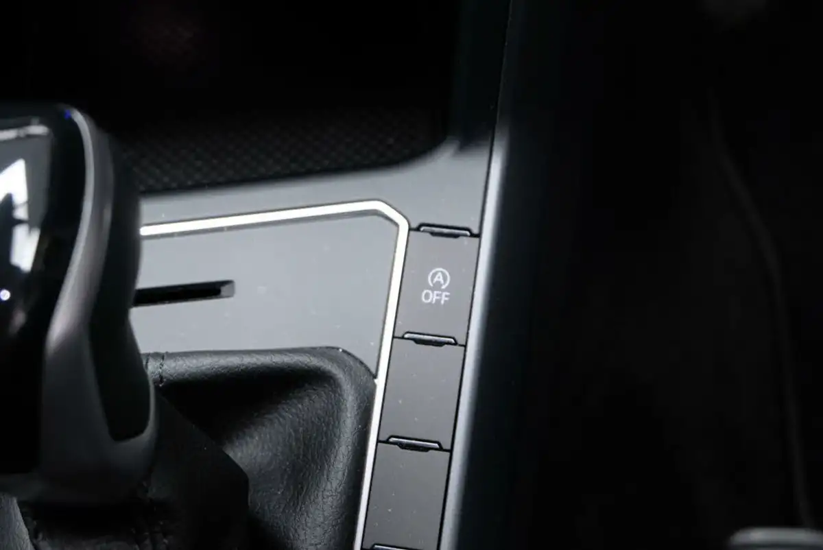 2024-volkswagen-polo-10-tsi-r-line-110ps-dsg-big-23