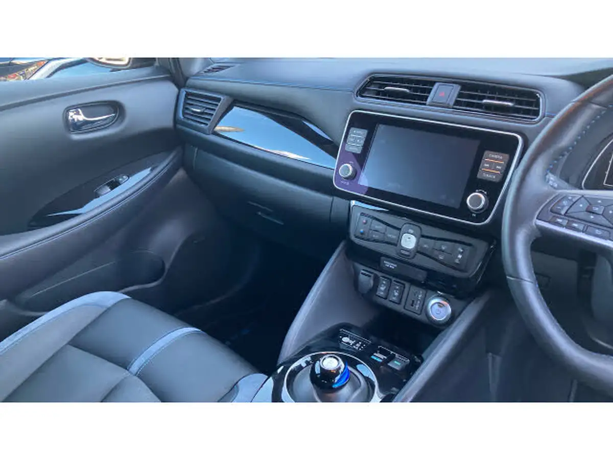 2023-nissan-leaf-e-tekna-39kwh-big-13