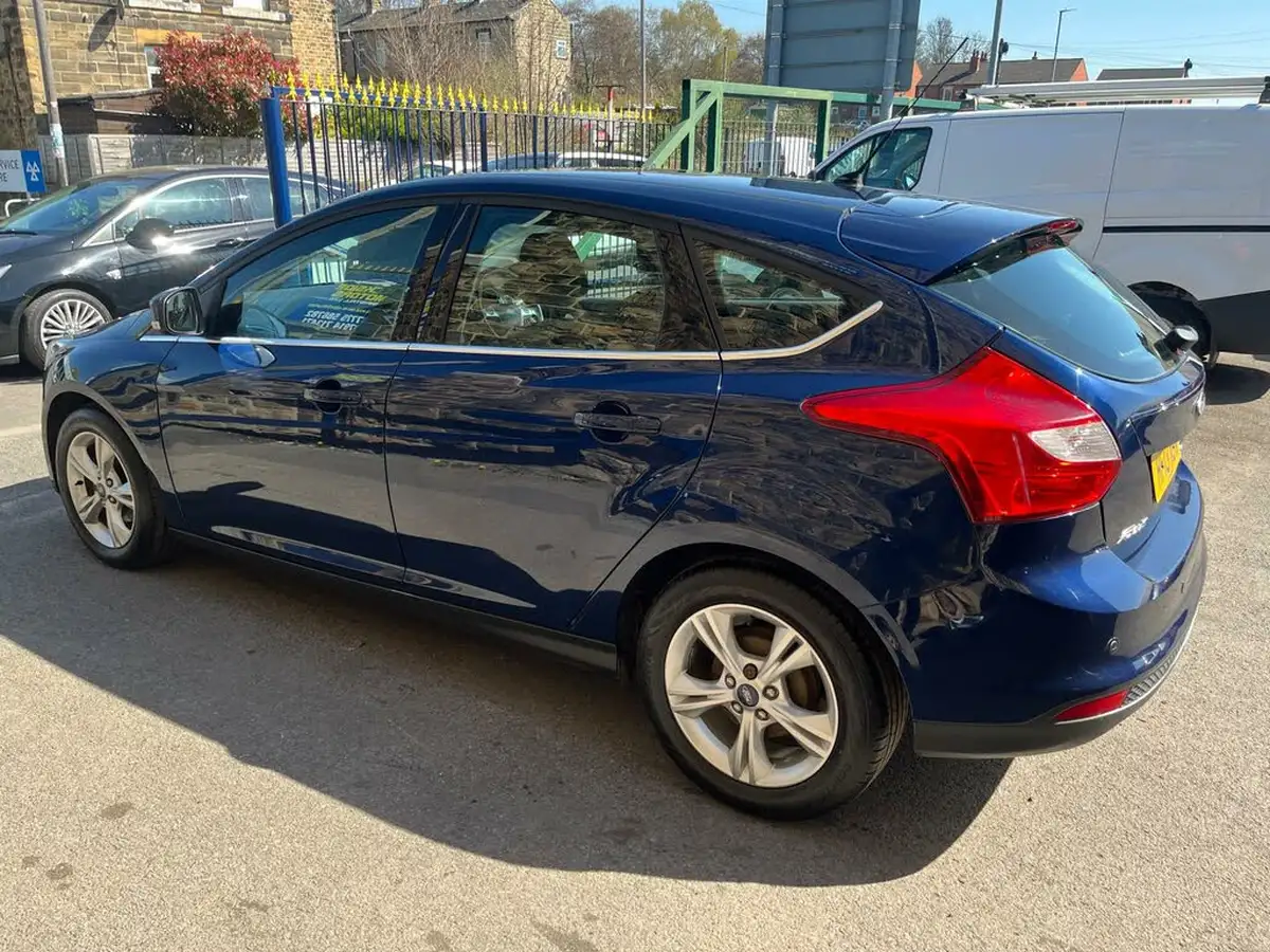 2013-ford-focus-16tdci-zetec-115ps-hatchback-big-3