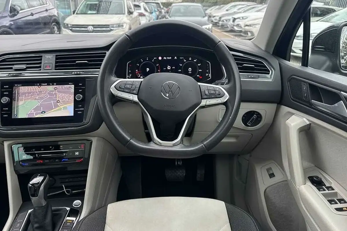 2022-volkswagen-tiguan-15-tsi-elegance-big-12