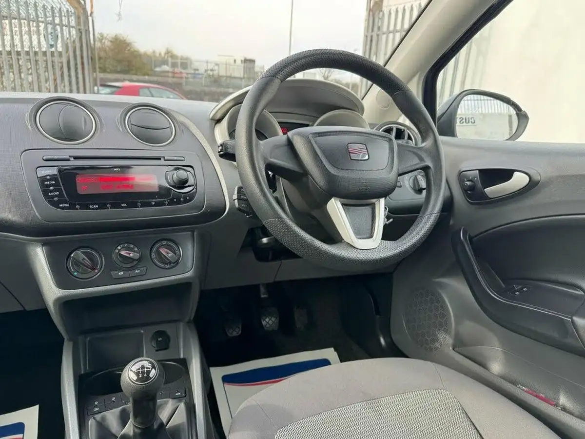 2010-seat-ibiza-14-se-85-sportcoupe-hatchback-3d-big-18