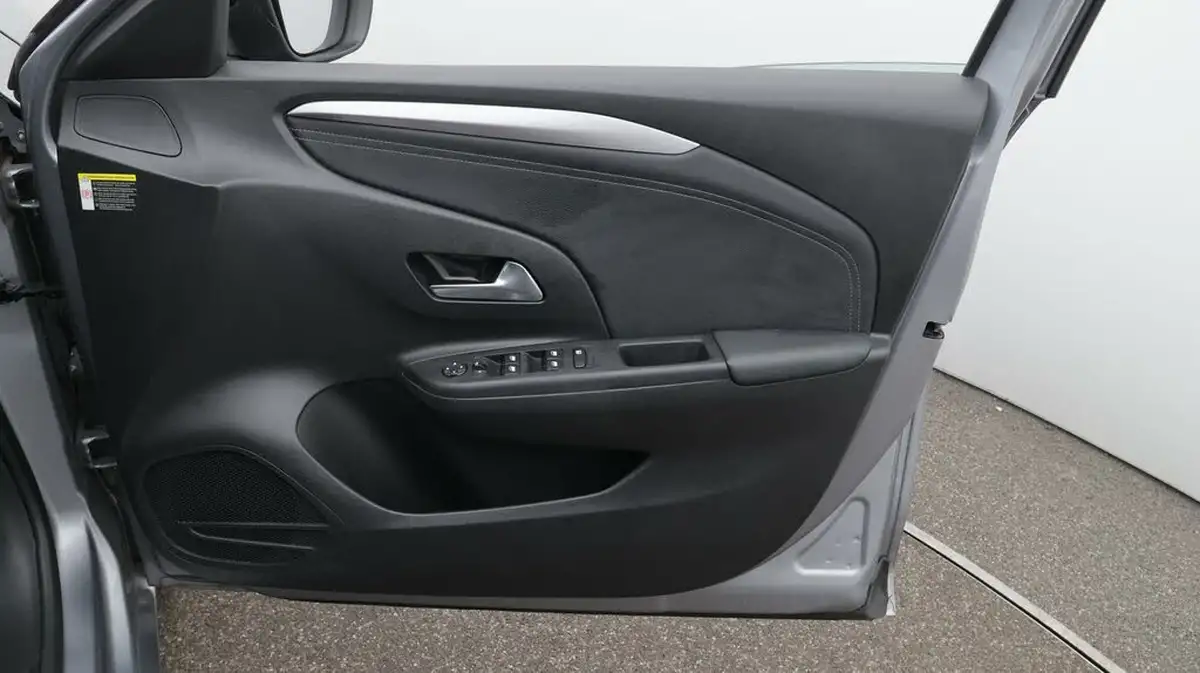 2022-vauxhall-corsa-e-sri-premium-big-15