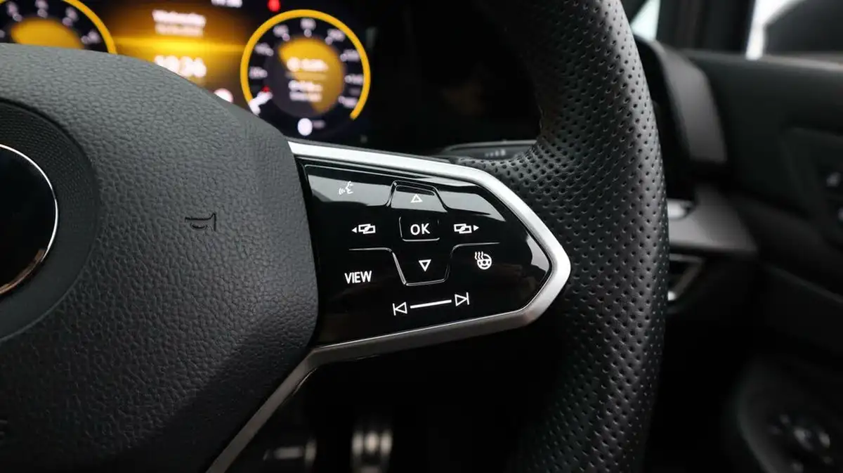 2022-volkswagen-golf-20-tsi-gti-dsg-big-27