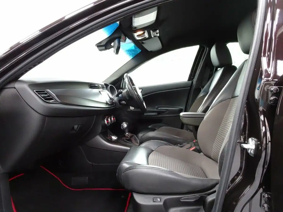 2014-alfa-romeo-giulietta-14-exclusive-alfa-tct-big-16