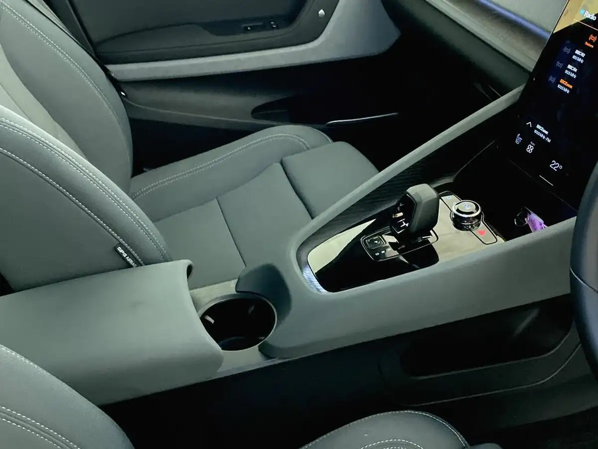 2020-polestar-polestar-2-e-ps2-big-22