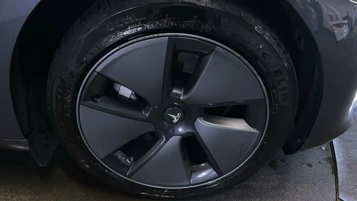 2022-tesla-model-3-e-rwd-big-11