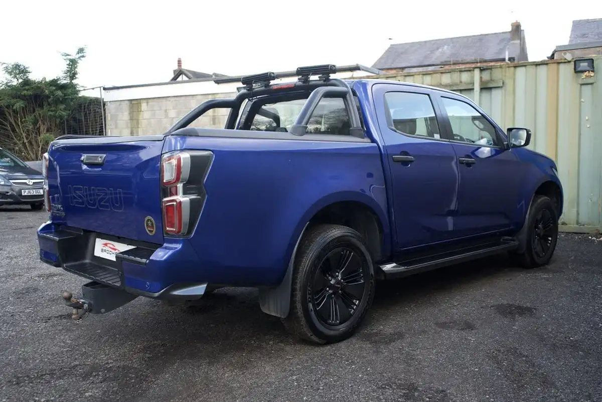 2023-isuzu-d-max-19td-v-cross-big-30
