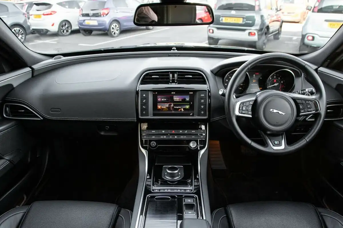 2018-jaguar-xe-20i-r-sport-249ps-awd-1998cc-big-3