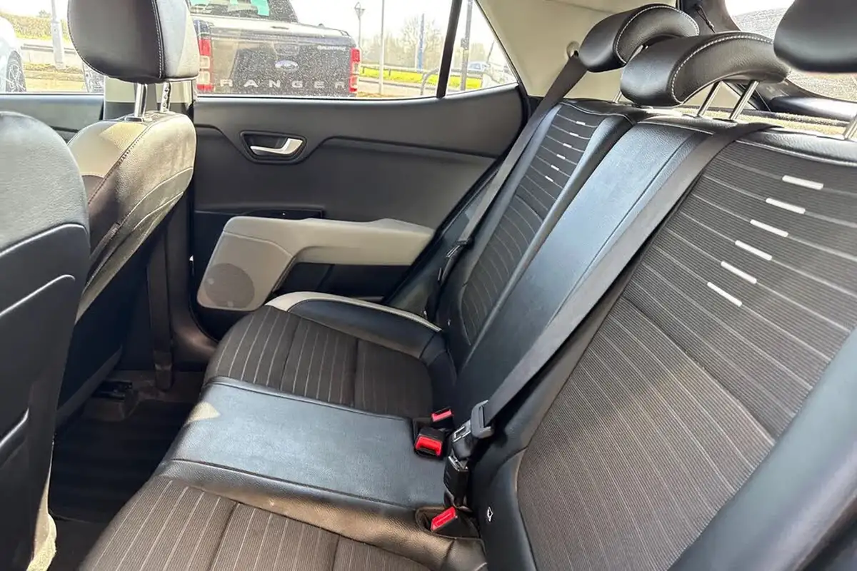 2022-kia-stonic-10-t-gdi-connect-big-28