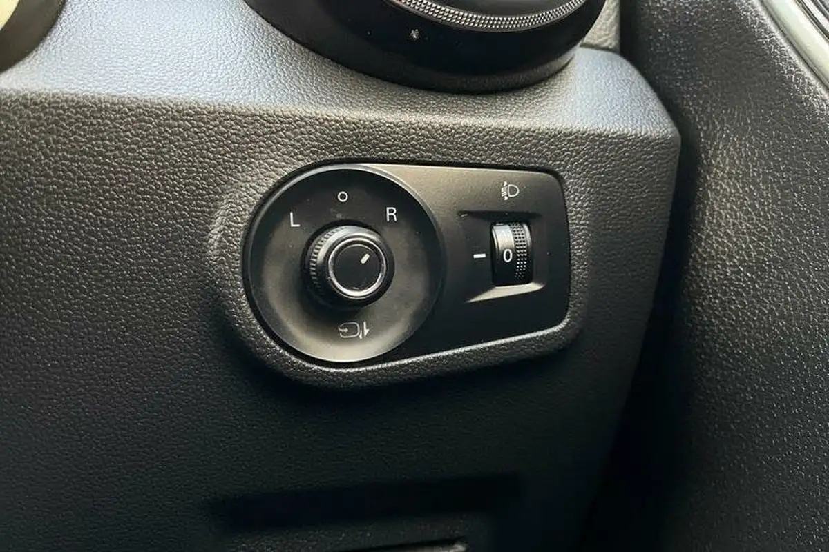 2020-mg-zs-suv-e-exclusive-ev-big-22