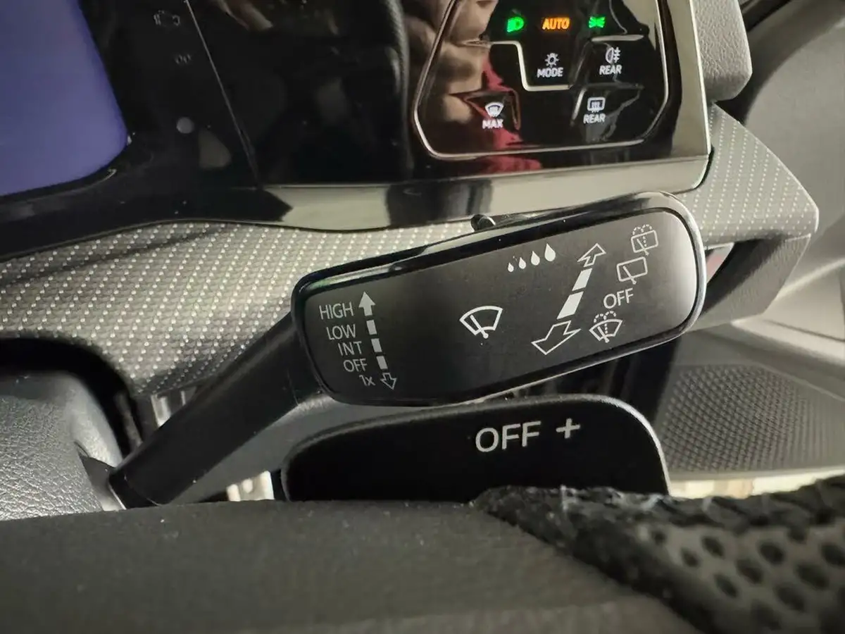 2021-volkswagen-golf-big-26