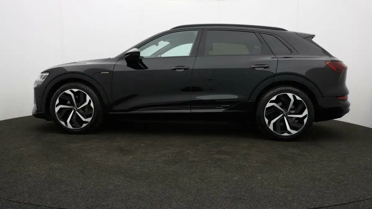 2022-audi-e-tron-55e-black-edition-station-wagon-big-62