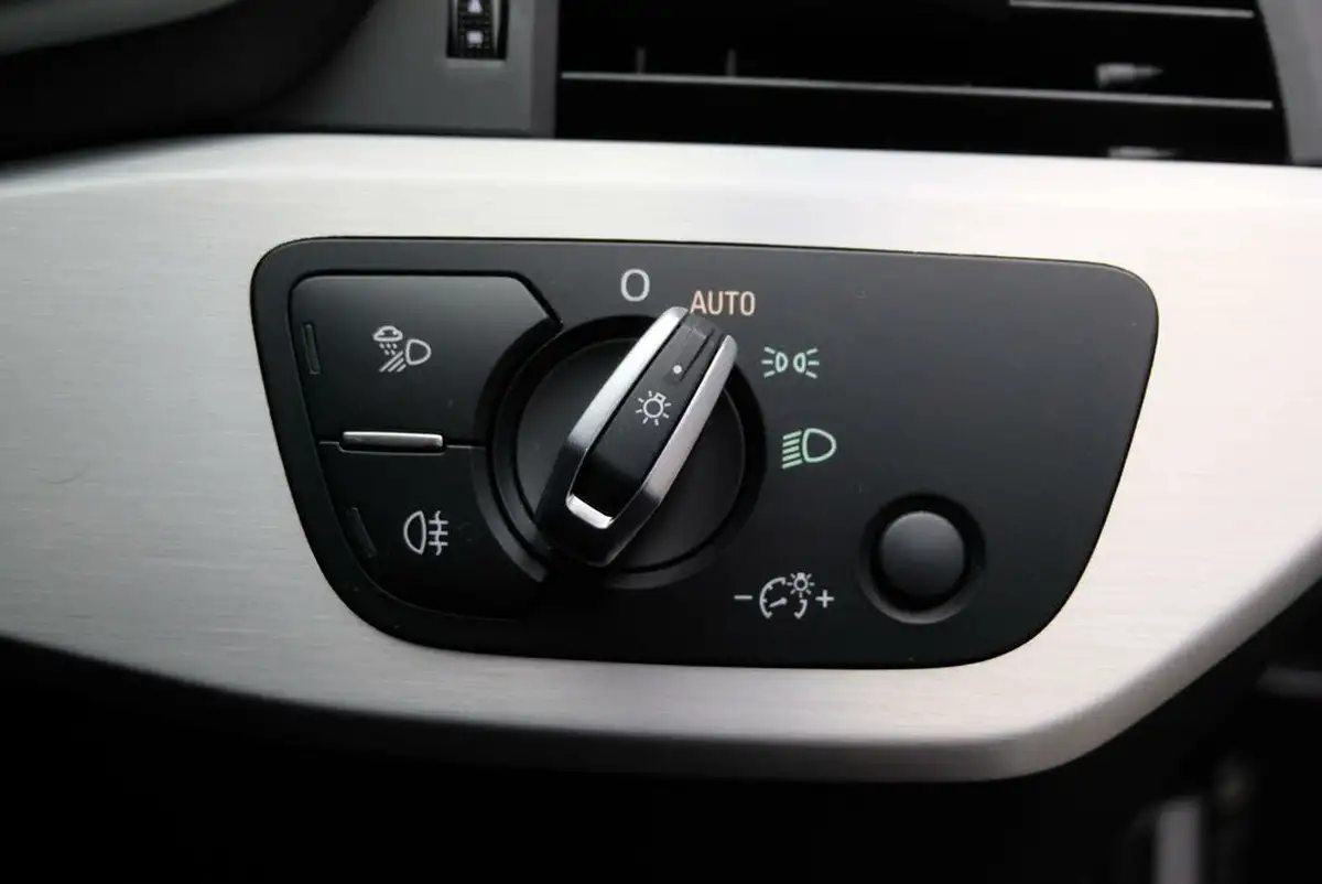 2024-audi-a4-avant-20-35-tfsi-s-line-big-20