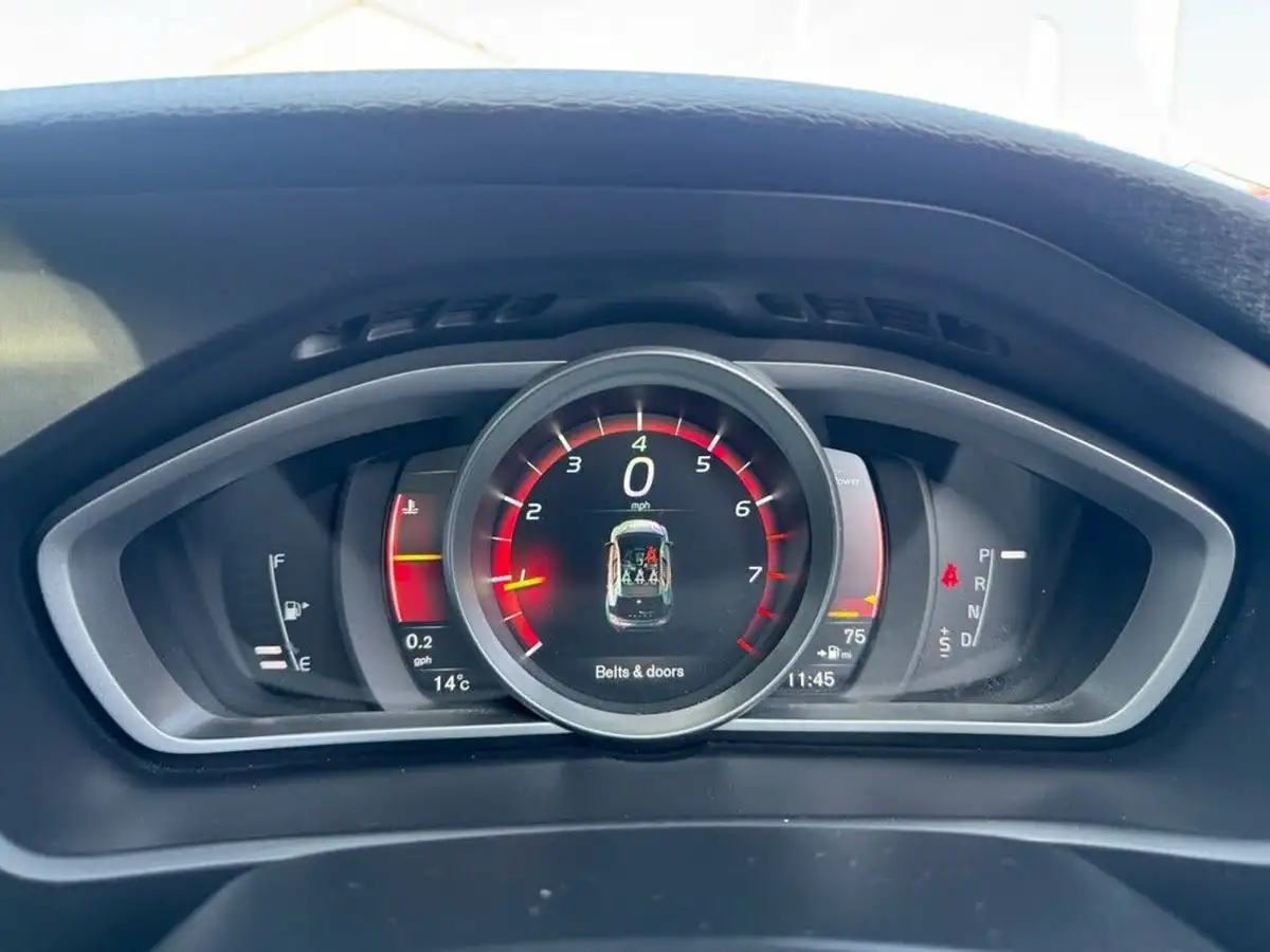 2016-volvo-v40-15-t2-inscription-big-12