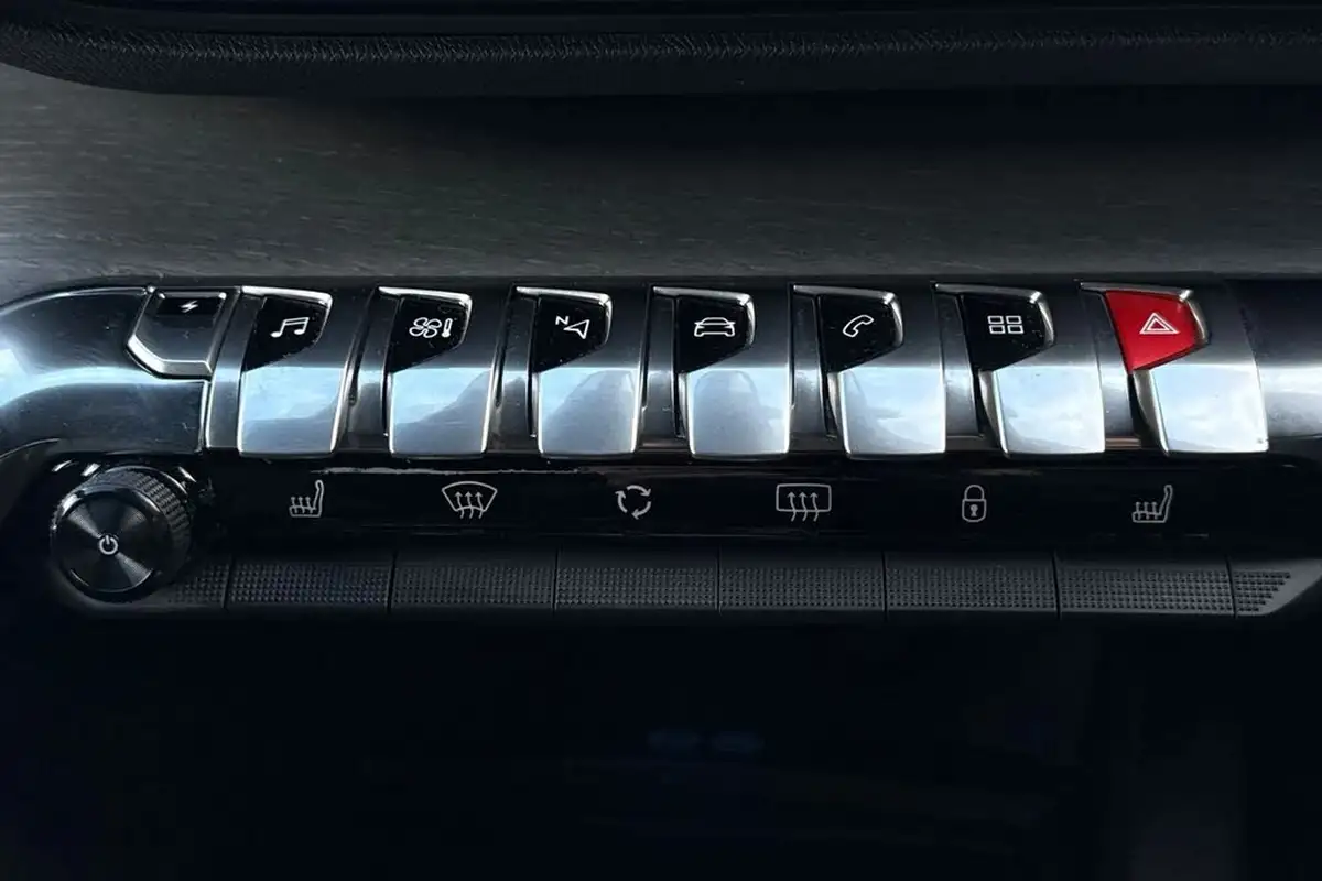 2020-peugeot-3008-suv-16-puretech-gt-300bhp-4x4-hybrid4-e-eat8-big-37