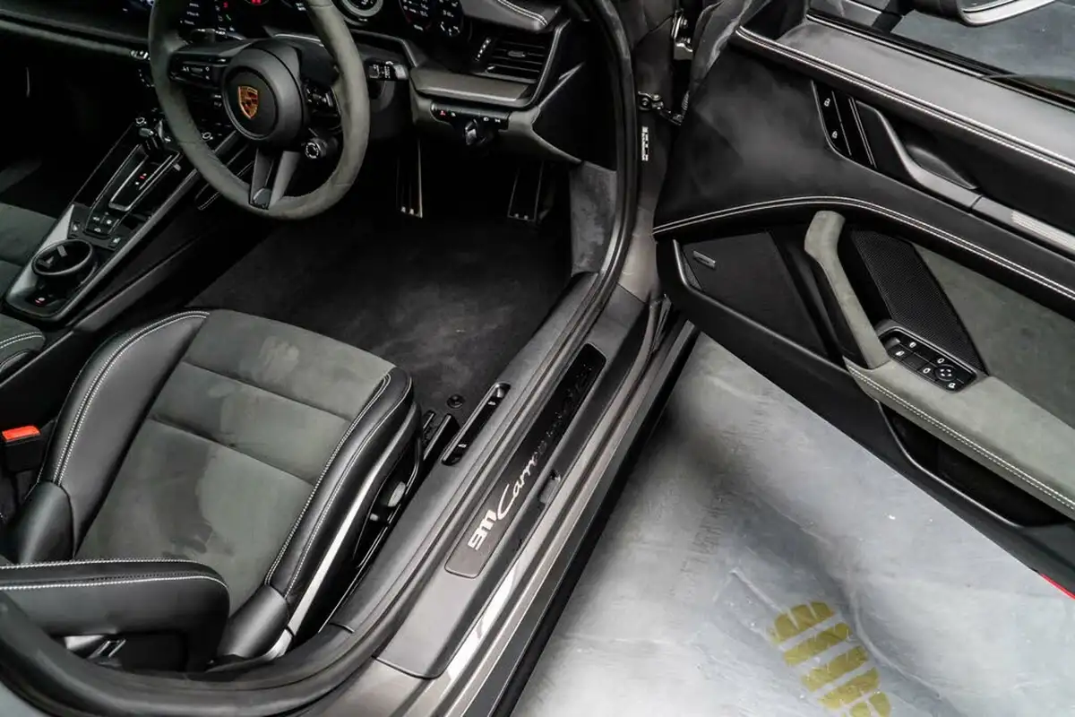 2022-porsche-911-30-carrera-4-gts-coupe-pdk-big-29