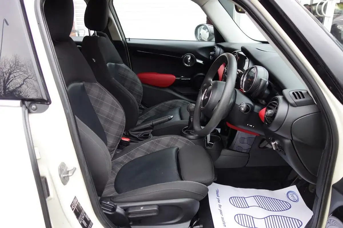 2014-mini-cooper-15-cooper-5d-big-11