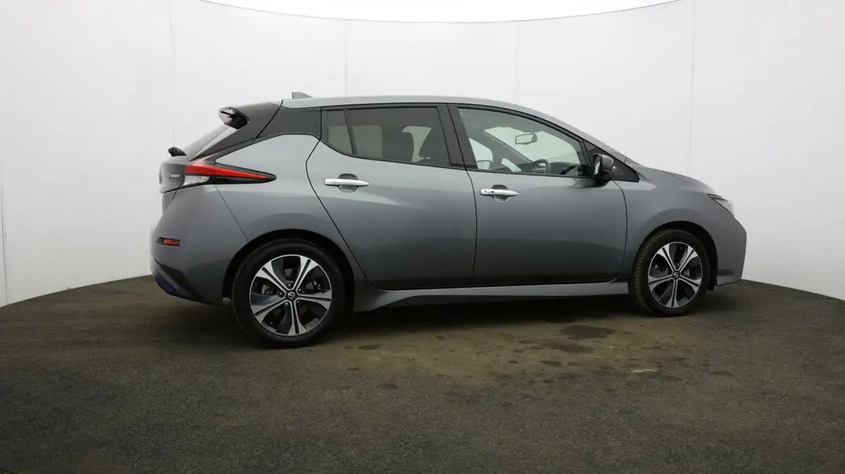 2021-nissan-leaf-e-tekna-big-48