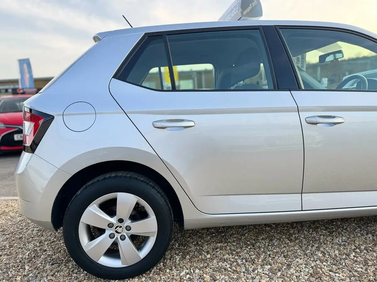 2016-skoda-fabia-12-tsi-se-109ps-hatchback-big-18