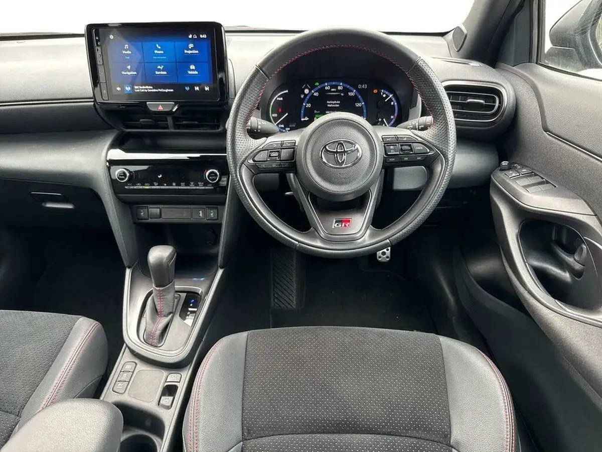 2023-toyota-yaris-cross-15-vvt-i-gr-sport-big-13