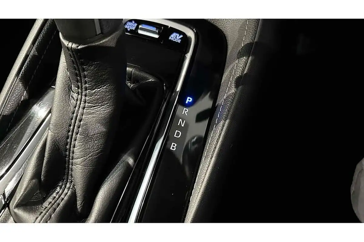 2021-toyota-corolla-18-vvt-i-design-trk-touring-sports-5d-big-34