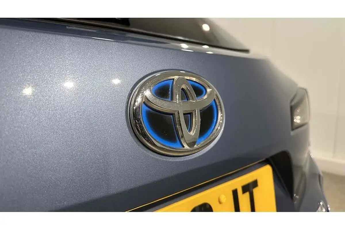2021-toyota-corolla-18-vvt-i-design-trk-touring-sports-5d-big-12