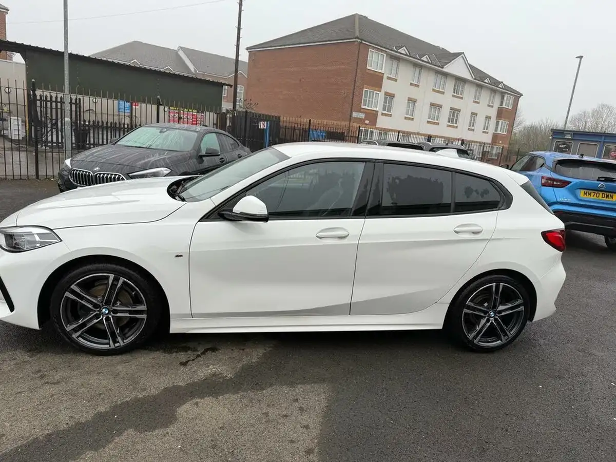 2022-bmw-1-series-15-118i-m-sport-lcp-big-5