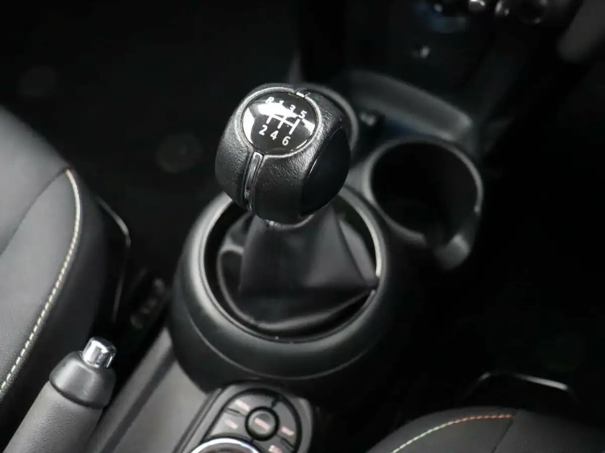 2022-mini-cooper-15-cooper-classic-hatchback-3d-big-18