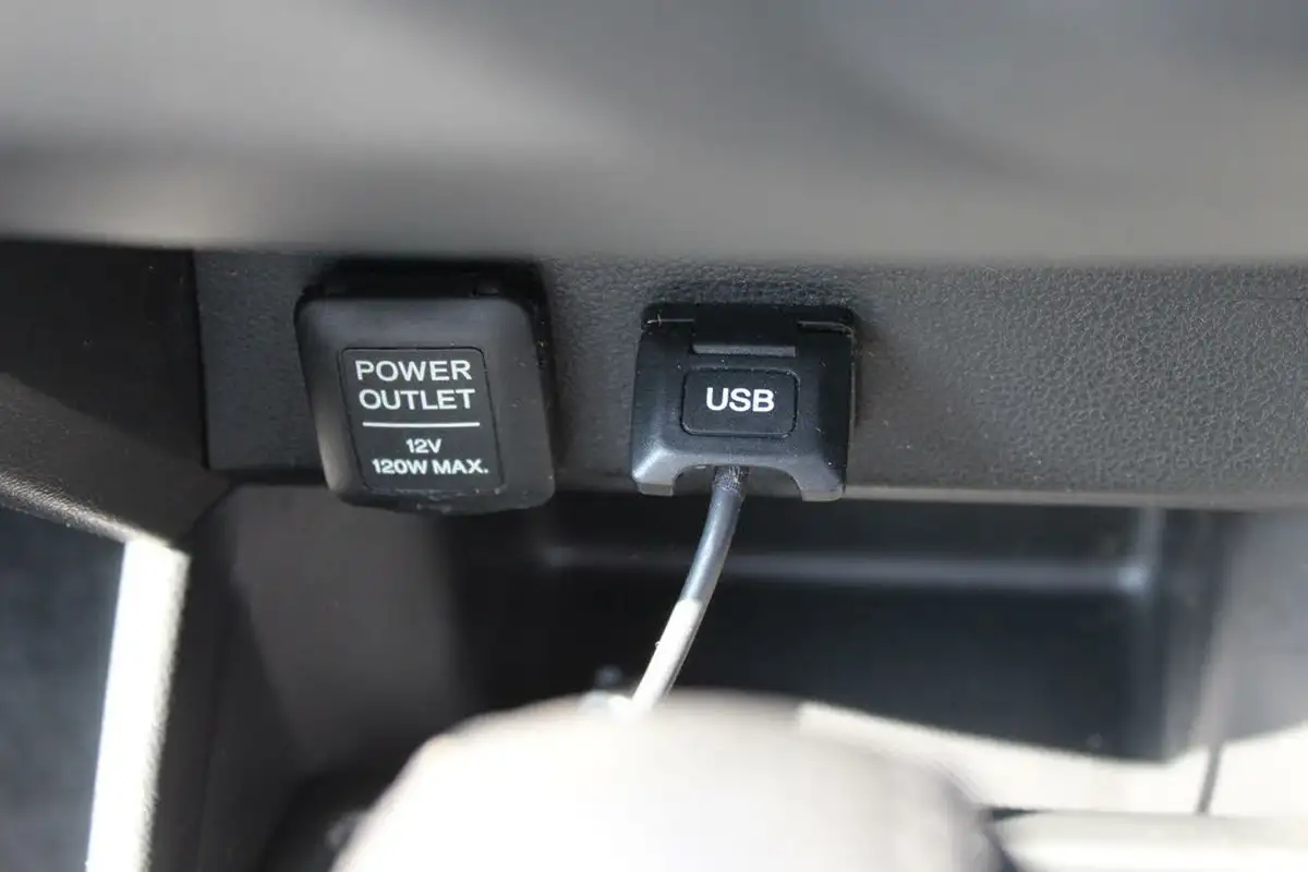 2014-honda-jazz-14-es-plus-cvt-big-18