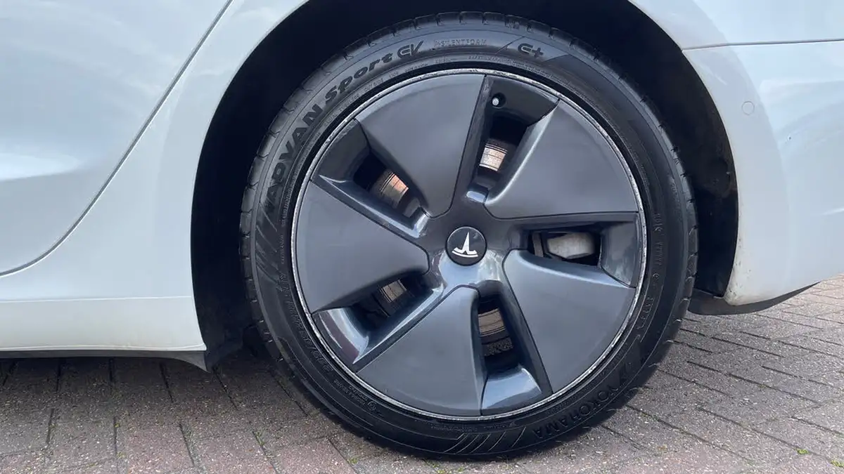 2021-tesla-model-3-e-long-range-awd-big-17
