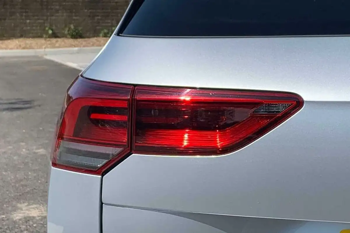 2021-volkswagen-golf-15-etsi-life-150ps-estate-big-18