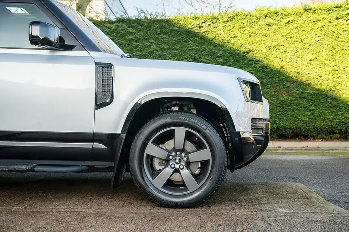 2023-land-rover-90-defender-30-d250-x-dynamic-hse-big-15
