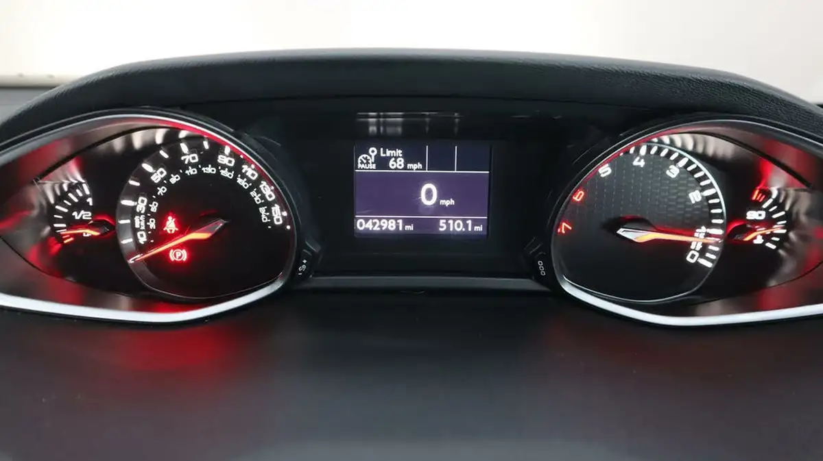 2019-peugeot-308-12-puretech-tech-edition-big-10