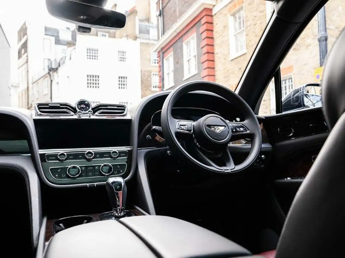 2022-bentley-bentayga-40-v8-big-11