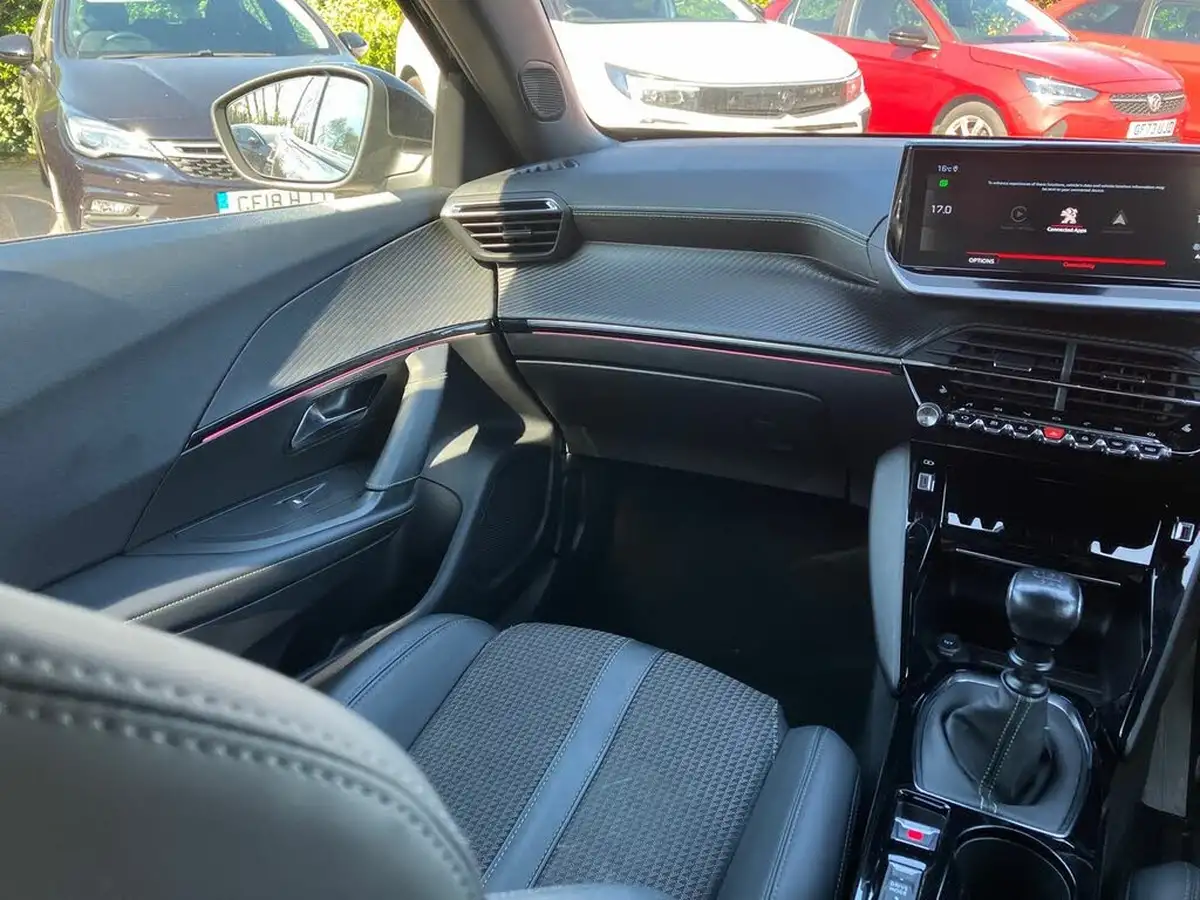 2022-peugeot-2008-suv-12-puretech-gt-big-23