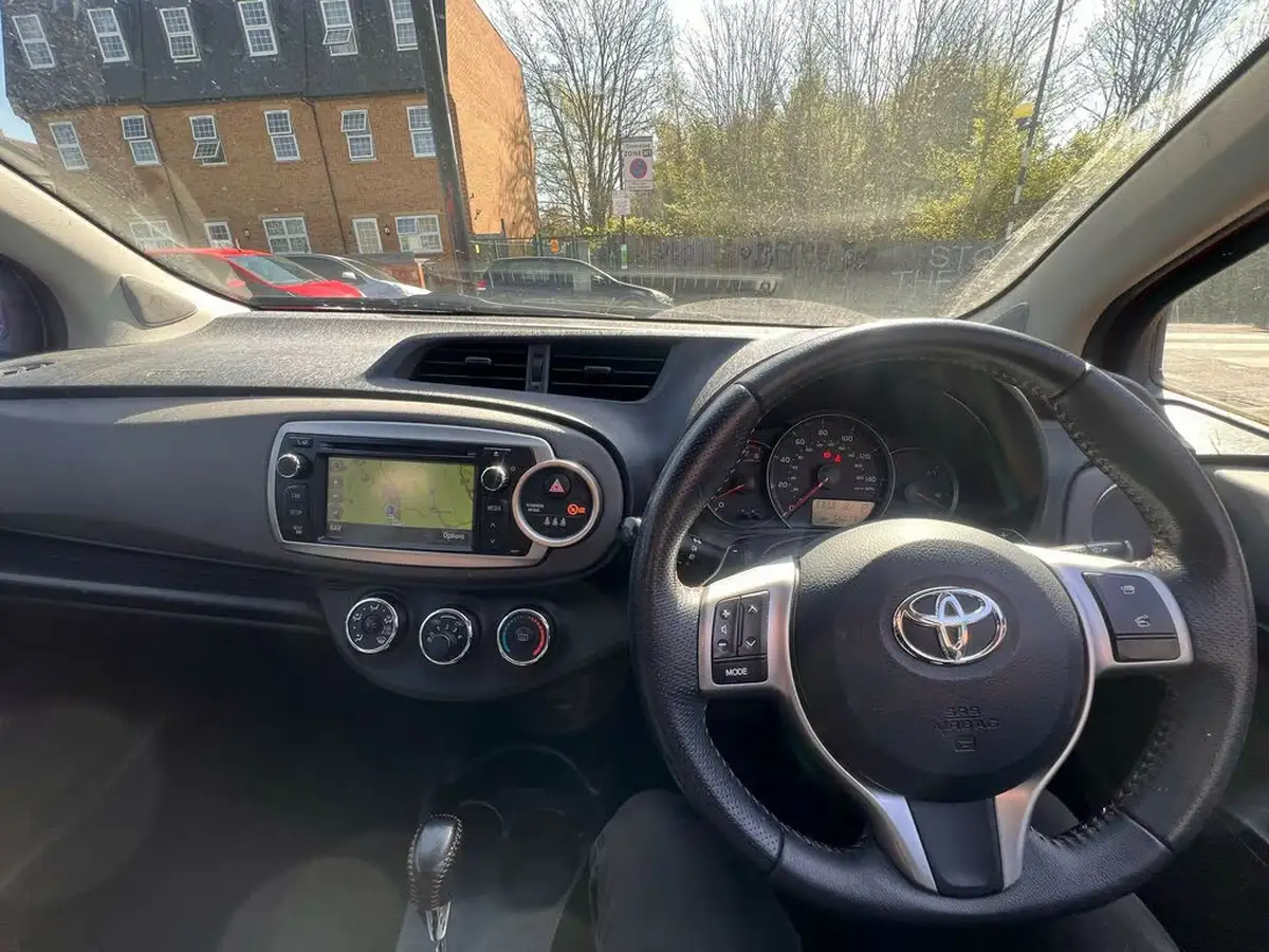 2012-toyota-yaris-133-sr-5d-m-drive-s-big-10