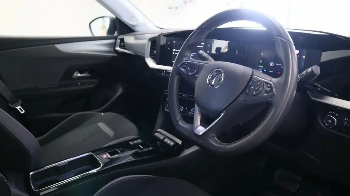 2021-vauxhall-mokka-e-se-nav-premium-big-3
