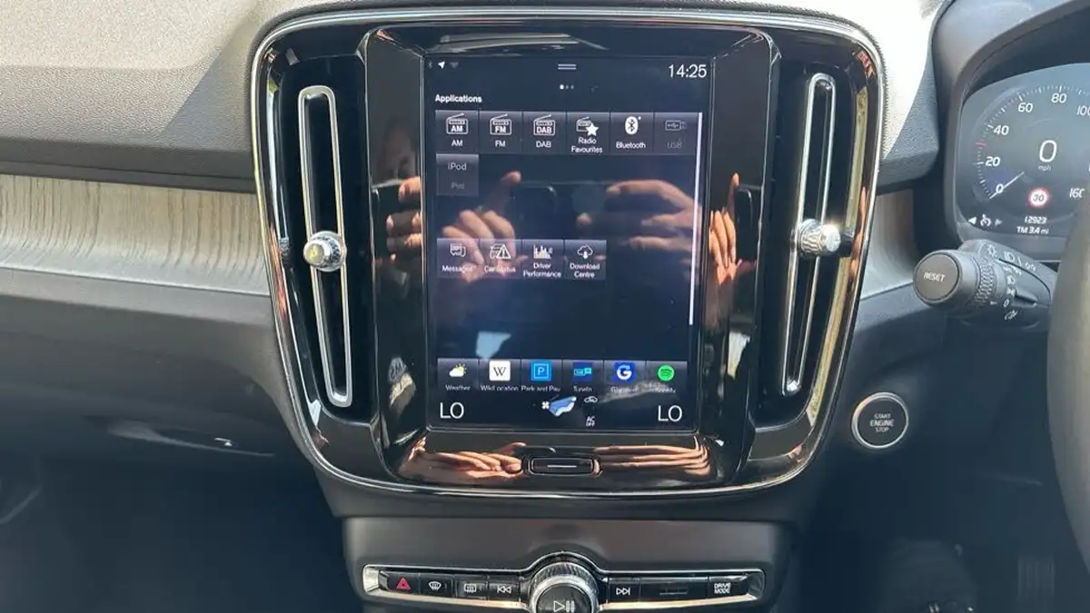 2019-volvo-xc40-20-t4-inscription-awd-big-43
