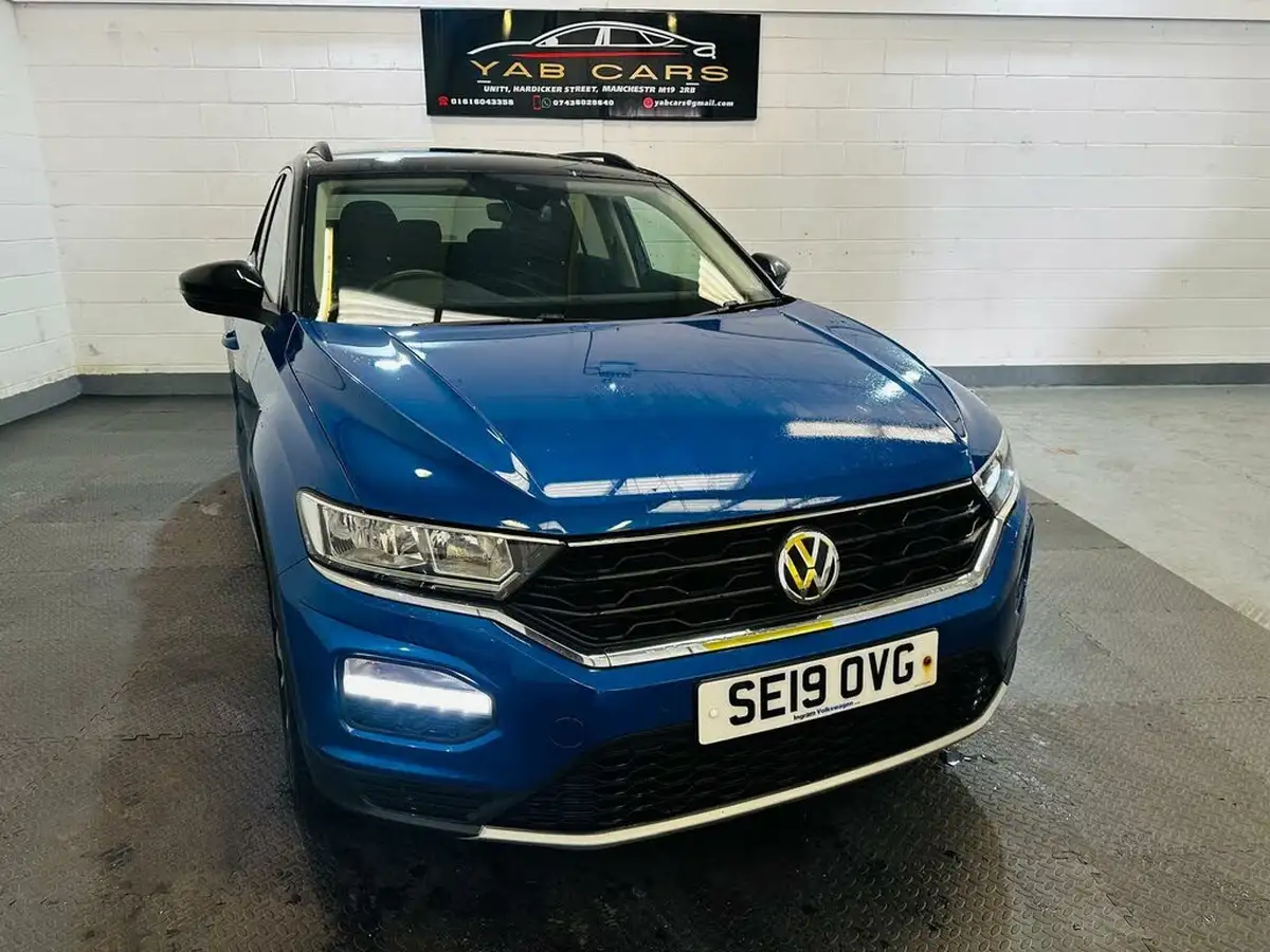 2019-volkswagen-t-roc-10-tsi-design-big-2