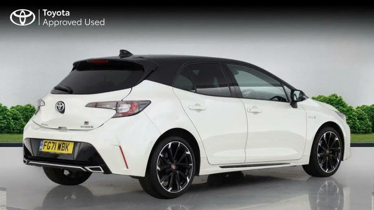 2021-toyota-corolla-18-vvt-i-gr-sport-trk-hatchback-big-7