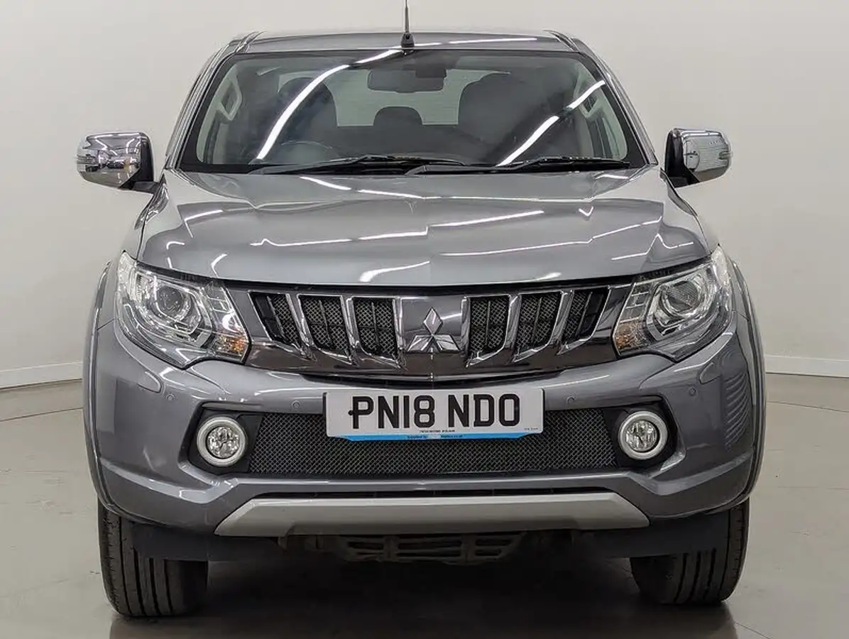 2018-mitsubishi-l200-24di-d-barbarian-sda-auto-big-4