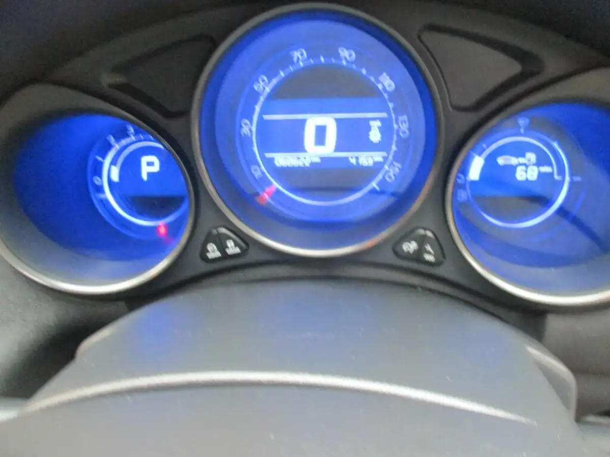 2012-citroen-c4-16-vtr-auto-big-36