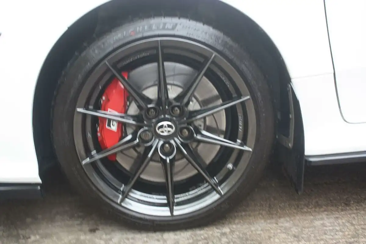 2021-toyota-yaris-16-gr-circuit-pack-big-24