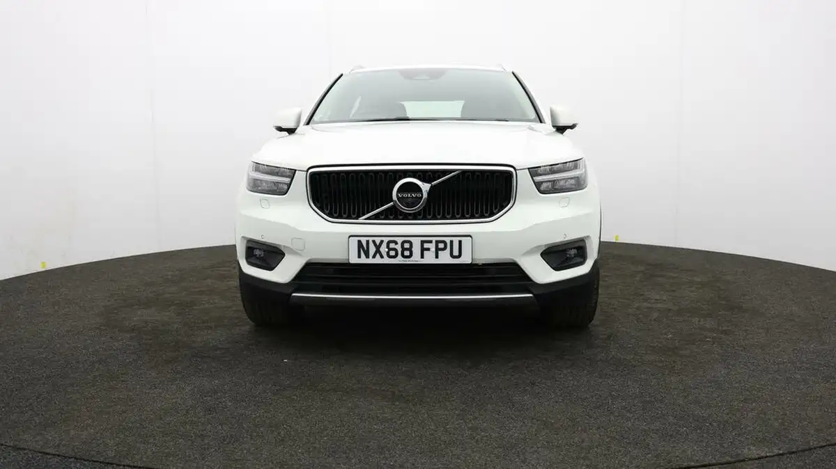 2018-volvo-xc40-20td-d3-momentum-pro-geartronic-big-47