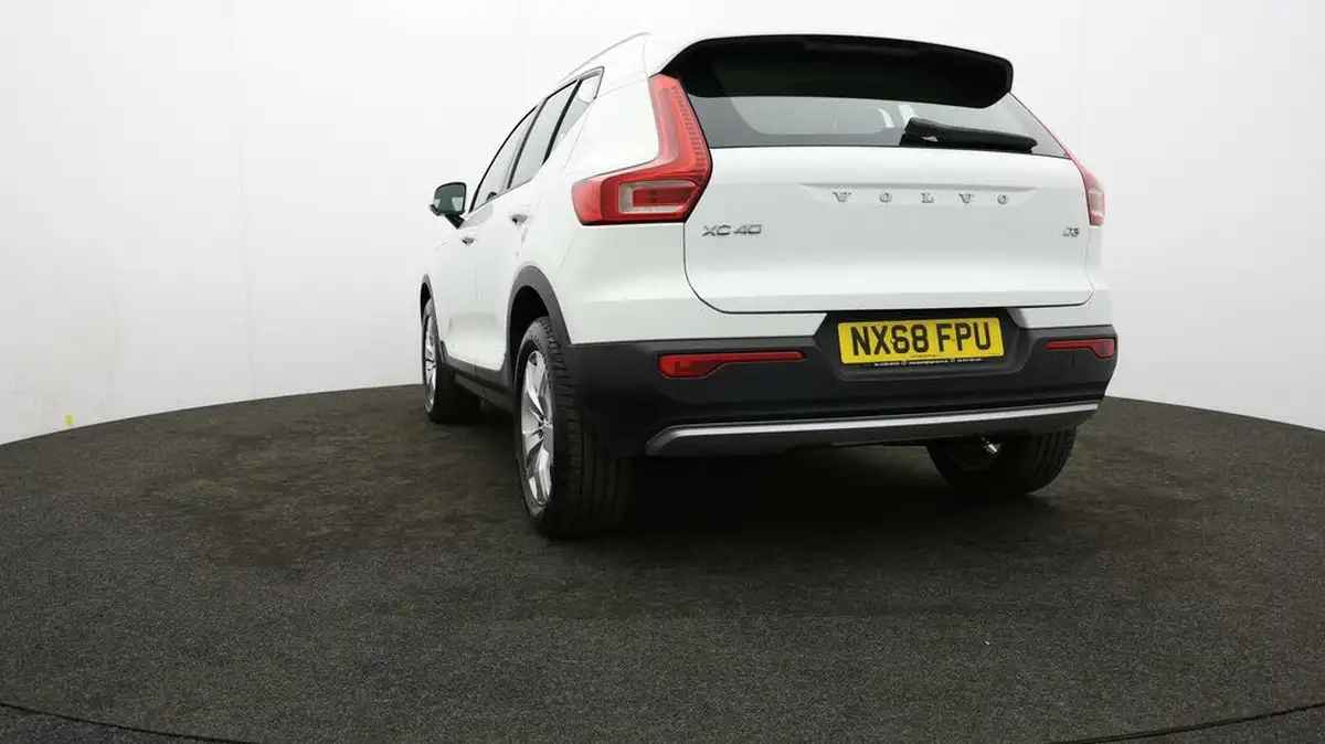 2018-volvo-xc40-20td-d3-momentum-pro-geartronic-big-23