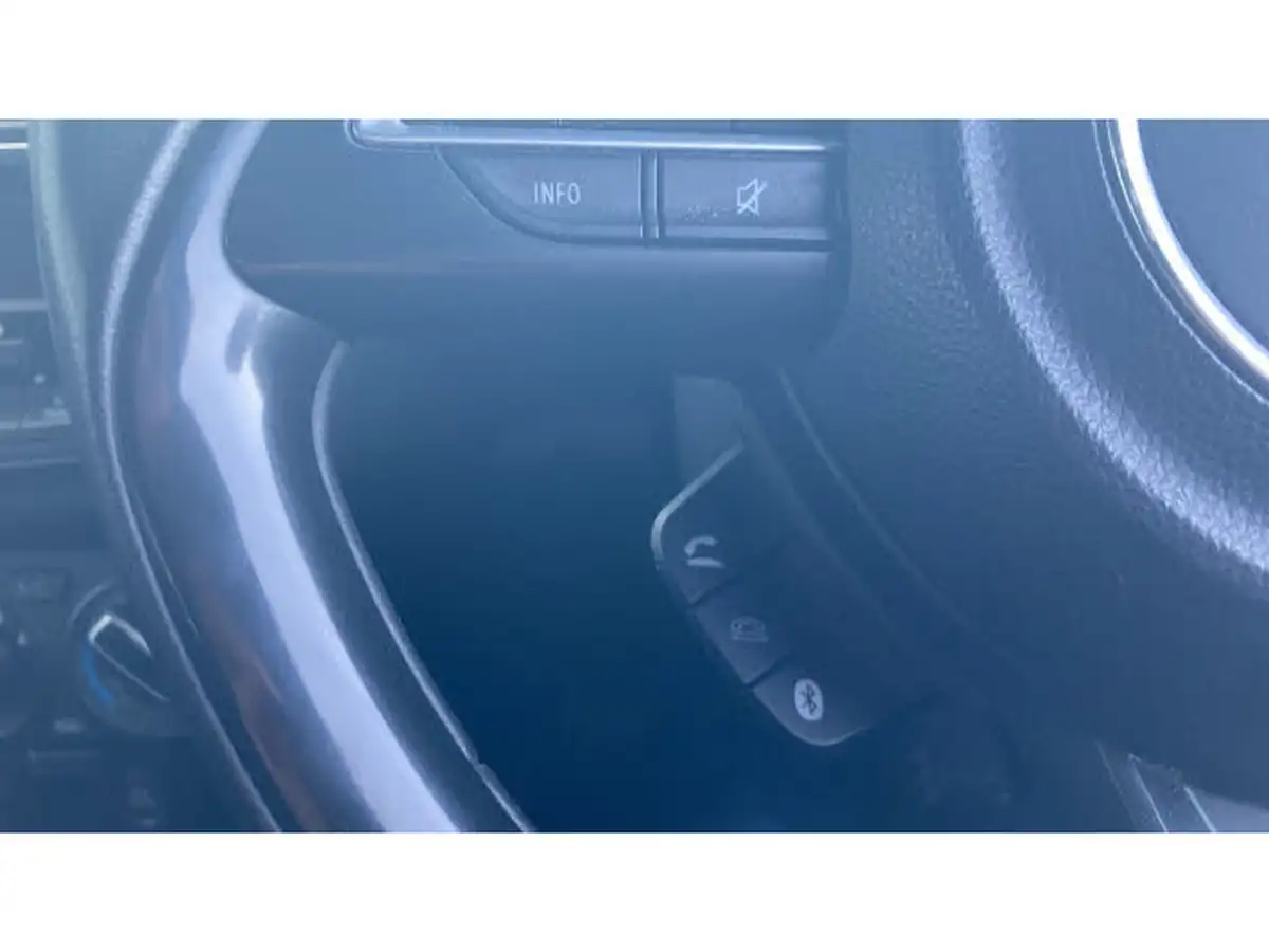 2019-suzuki-swift-12-dualjet-attitude-big-21