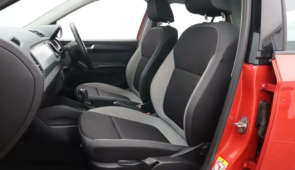 2018-skoda-fabia-10-tsi-se-109ps-ss-hatchback-dsg-big-14